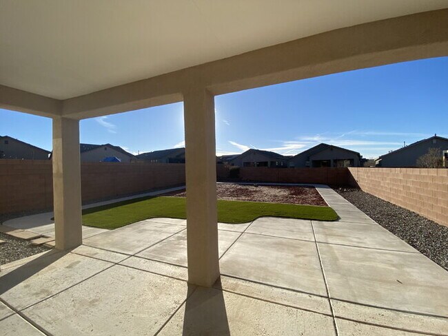 Building Photo - Single story 4BR/2Bath/Open Floor Plan/1907 Sqr Ft