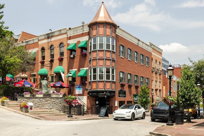 Building Photo - 964 Pavilion St