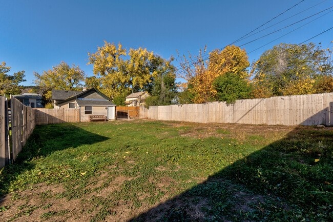 Building Photo - 812 Allen Ave