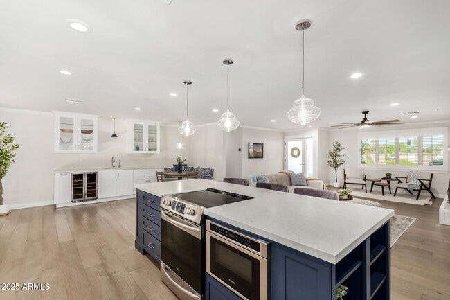 Building Photo - 3750 E Garden Dr