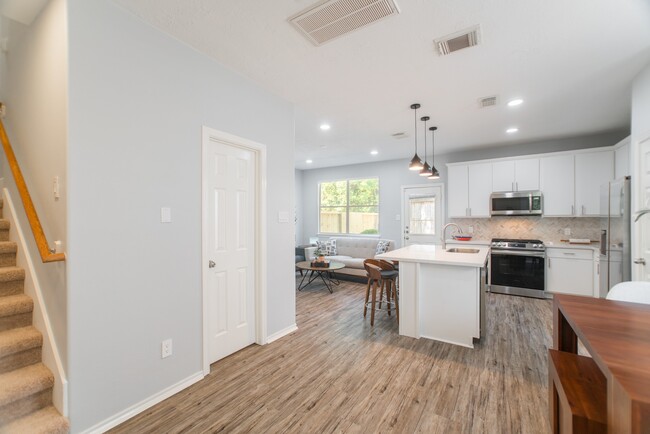 Building Photo - 262 Liriope Ct