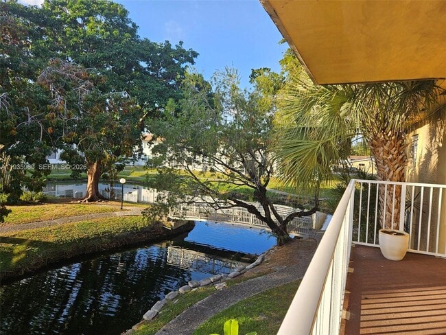 Building Photo - 5140 SW 40th Ave