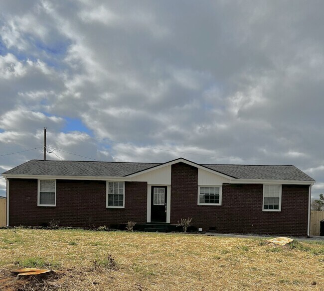 Building Photo - 105 Ambrose Dr