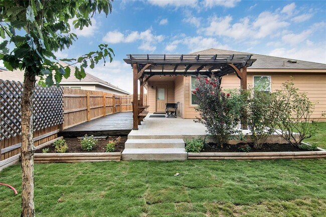 Building Photo - 704 Red Tails Dr