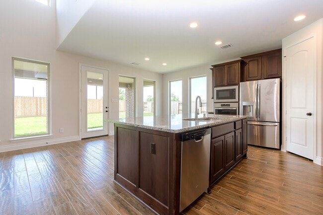 Building Photo - 3410 Willow Cres Ct