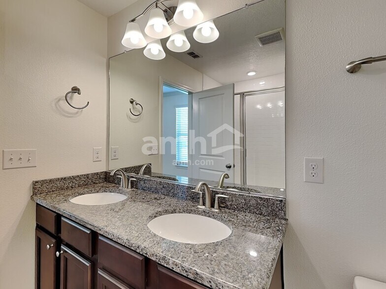 Building Photo - 4624 Birdsong Dr