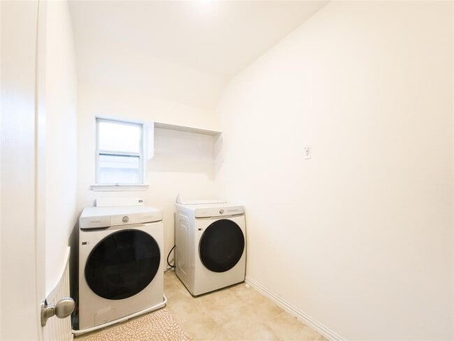 Building Photo - 627 Pheasant Hill Ln