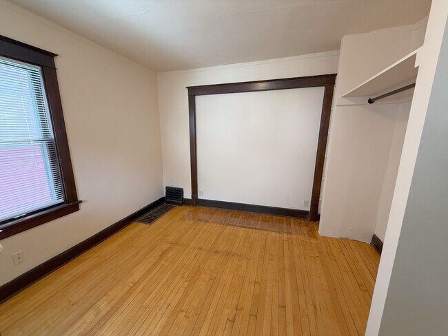 Building Photo - 1320 St James Ct