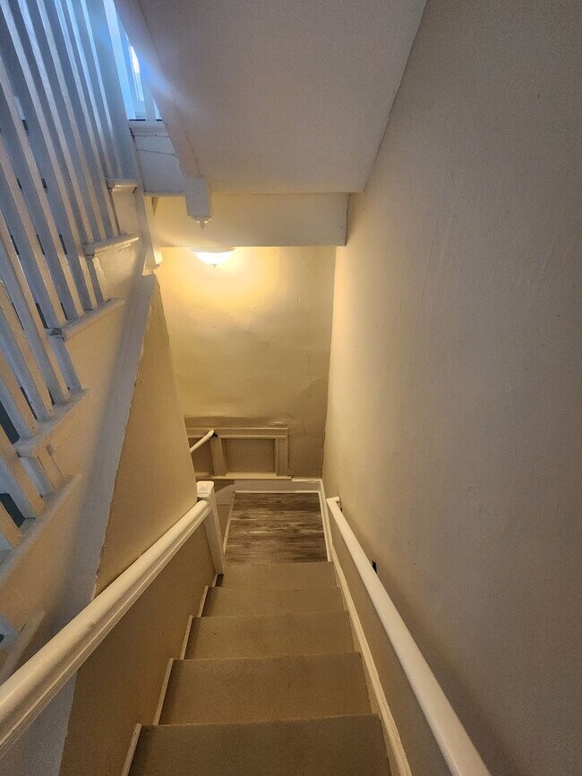 Building Photo - Spacious 7 Bedroom in West Baltimore