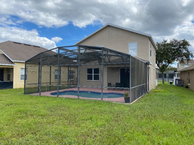 Building Photo - 1737 Royal Ridge Dr