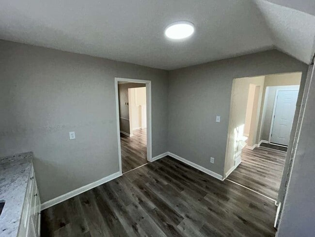 Building Photo - Spacious 3-Bedroom Colonial