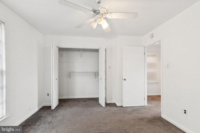 Building Photo - Great Townhouse w/ 2 Bedrooms, 1.5 Baths, ...