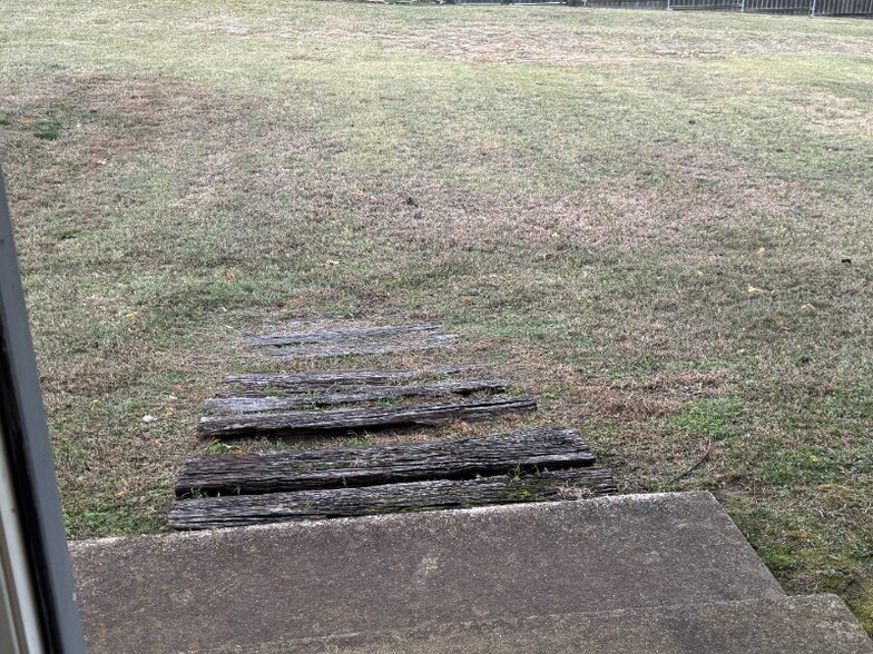 Building Photo - 1611 W Elm St