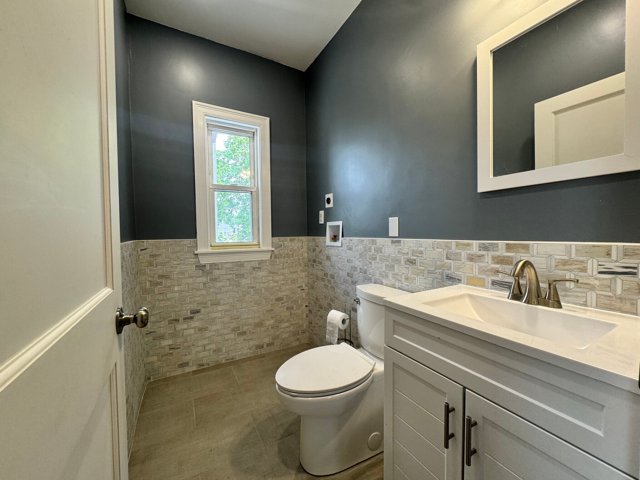 1/2 Bath w/ Laundy Hook ups - 29 East St