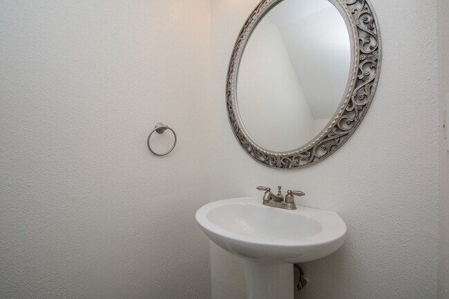 Building Photo - 9850 Pagewood Ln