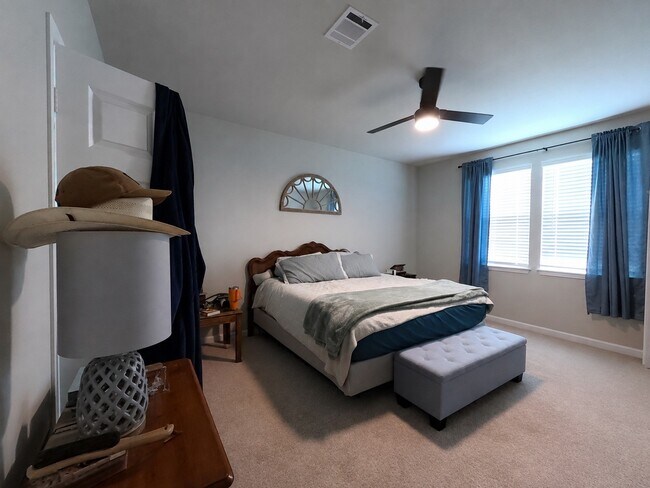 Building Photo - 377 Selah Ct