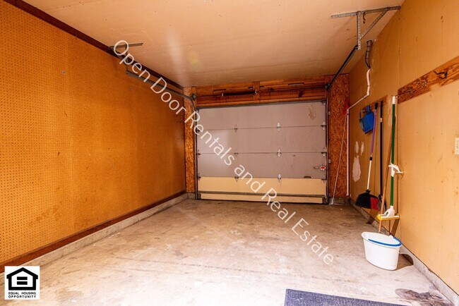 Building Photo - New Home in Kendallville now ready for rent!!