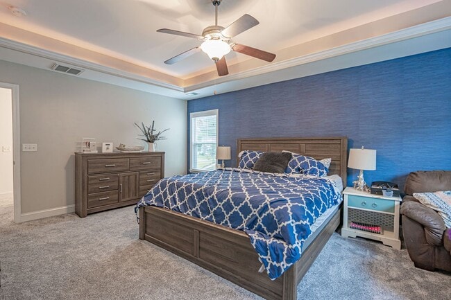 Building Photo - Forest Lakes Pooler