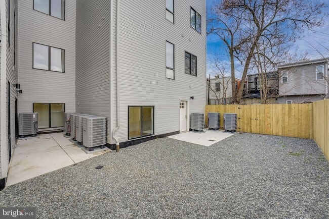 Building Photo - 4200 Lancaster Ave