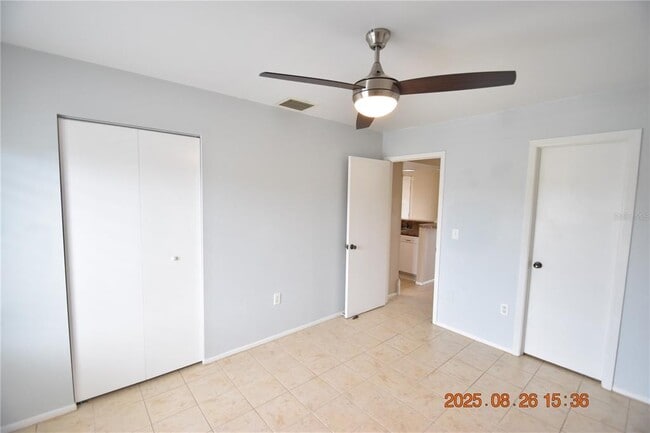Building Photo - 3814 N Lake Dr