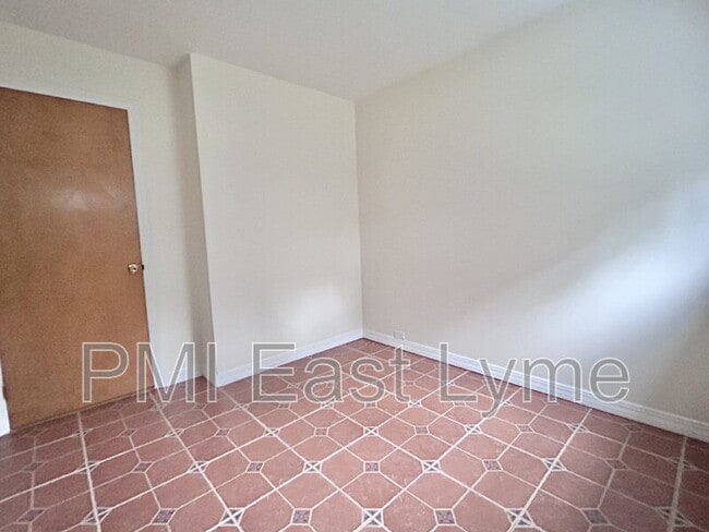 Building Photo - 22 Whitewood St