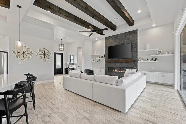 Building Photo - 1102 Woodpark Ln