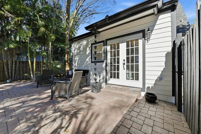 Building Photo - 1004 W Charter St