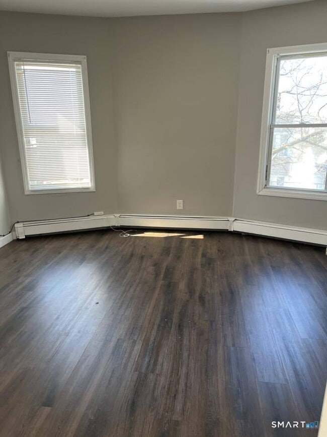 Building Photo - 162 Sheridan St