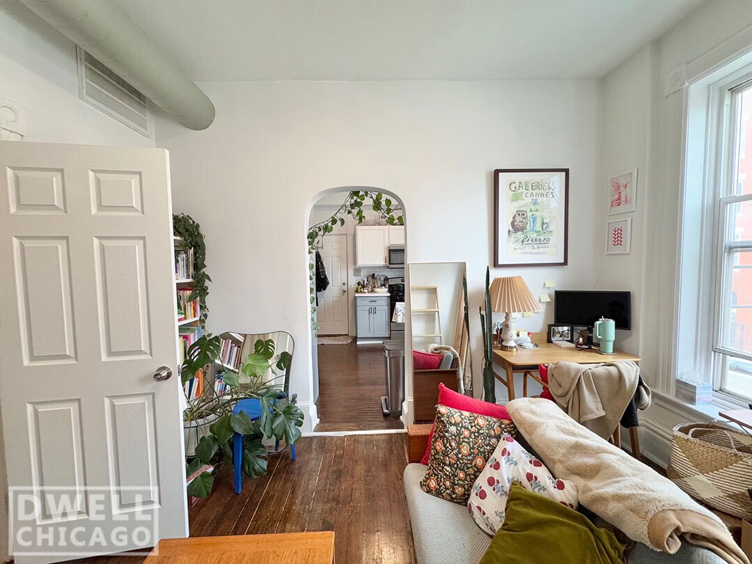 Building Photo - 1362 N Bosworth Ave