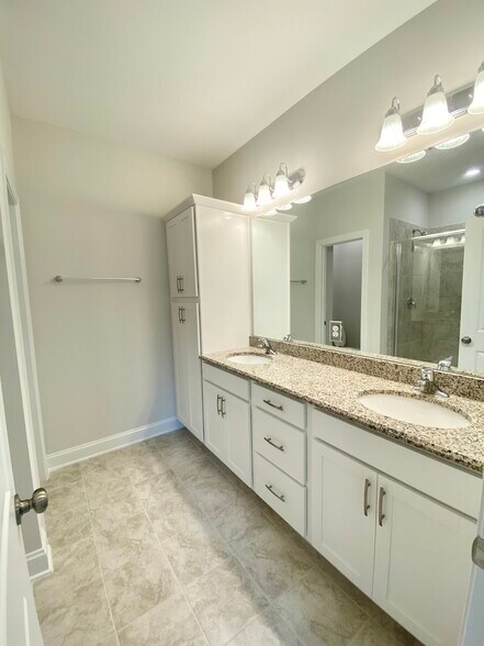 Building Photo - 2843 Macbeth Ln