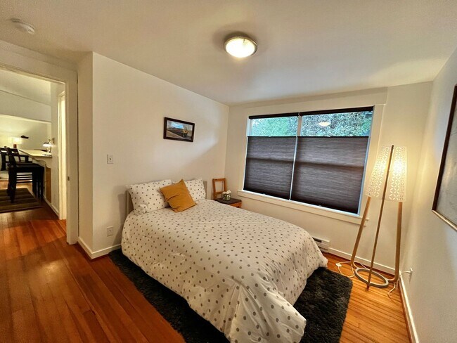 Building Photo - Historic Fort Ward Townhome on Bainbridge Island