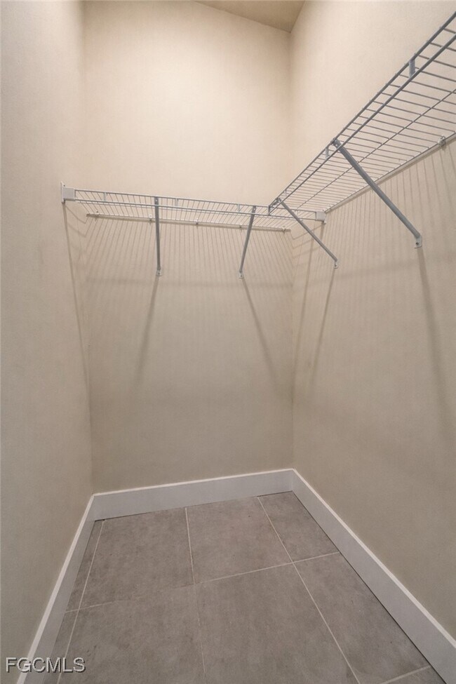 Building Photo - 3303 SW 8th Pl