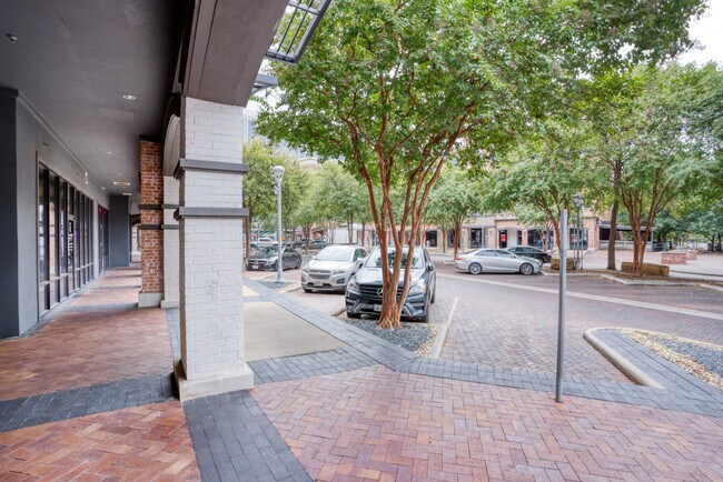 Building Photo - 4600 W Guadalupe St