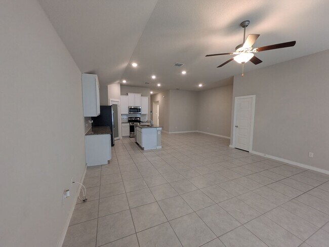 Building Photo - 1 story gem with quick access to Randolph!!