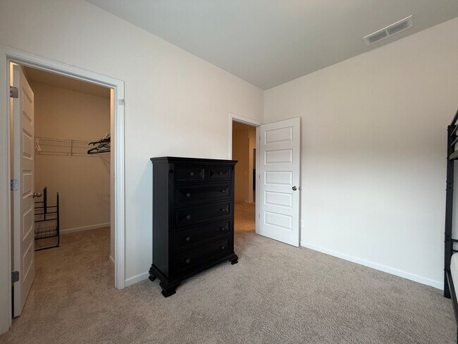 Building Photo - 26 Busby Dr SE