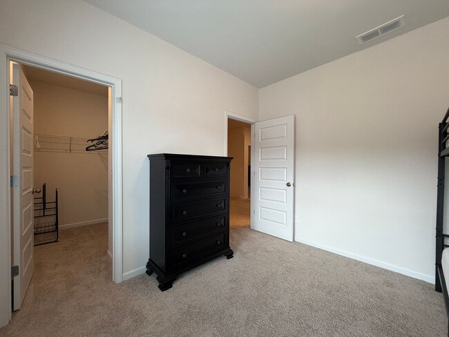 Building Photo - Large 5/3 House in Longbrook Subdivision- $2,495