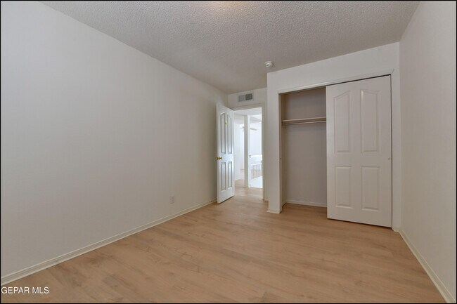Building Photo - 253 Summerbrooke Ct