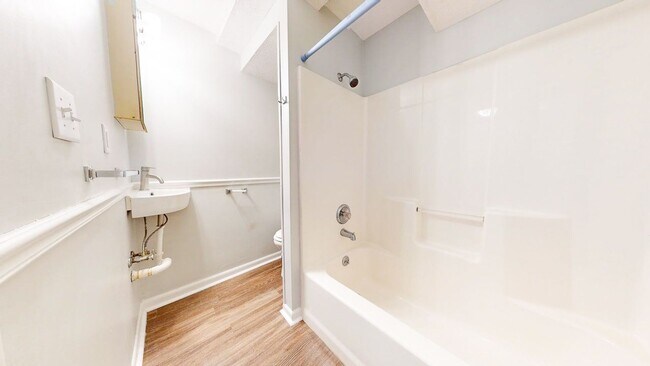 Building Photo - 2862 Chatsworth Way