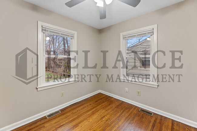 Building Photo - 1912 N Hood St