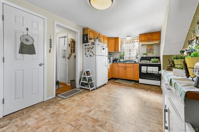 Building Photo - 913 4th St