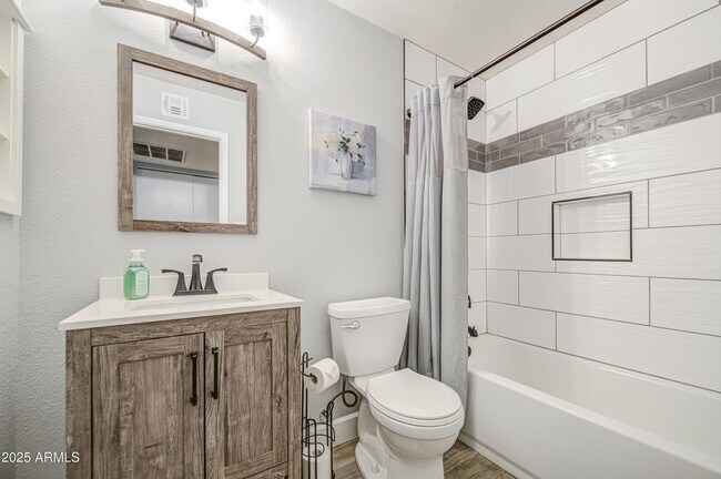 Building Photo - Move in Ready, Electricity Included!!