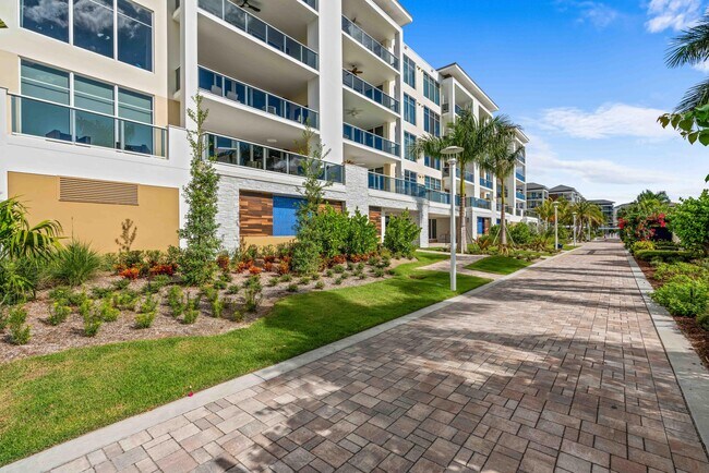 Building Photo - 2700 Donald Ross Rd