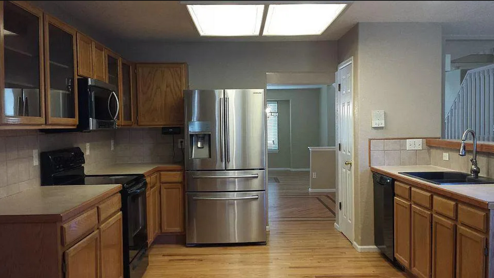 Kitchen - 4249 S Killarney St
