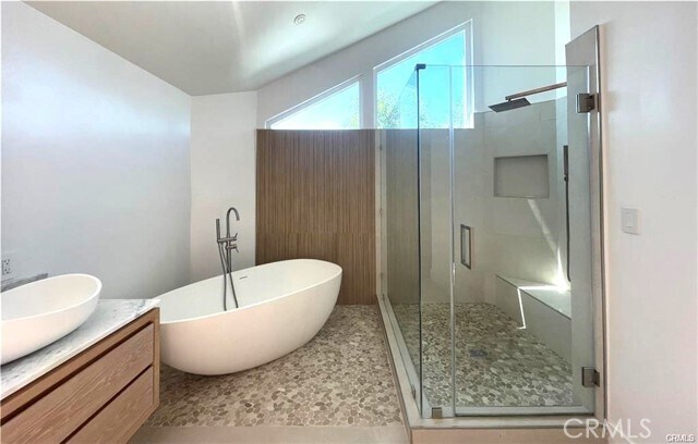 Building Photo - 1 Tamizar