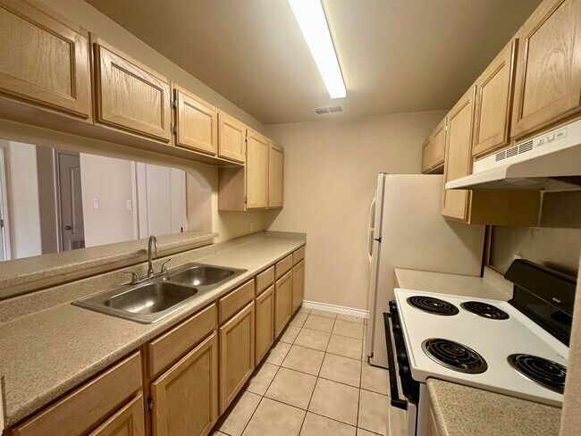 Building Photo - 9802 Cantera Ct