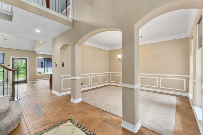 Building Photo - 905 Carriage Hills Blvd