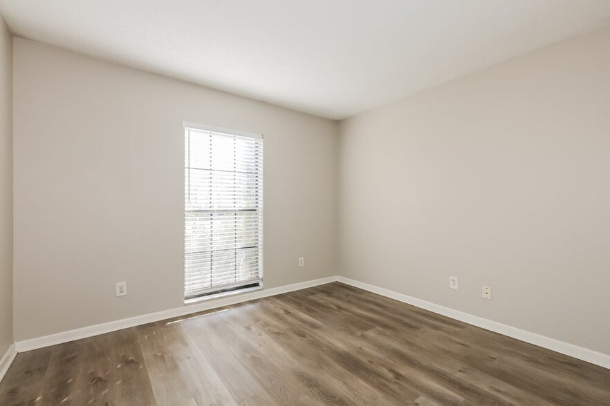 Building Photo - 831 Sunridge Point Dr