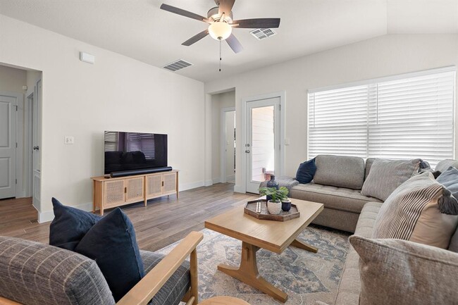 Building Photo - 6209 Dumfries Ln