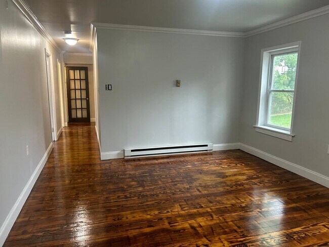 Building Photo - 519 E Mifflin St