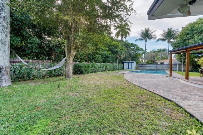 Building Photo - 812 Holly Ln